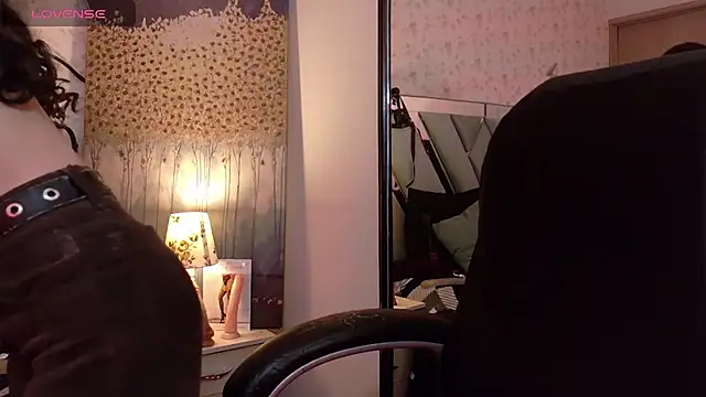 Queenjenn   online show from April 2026 07:47:01 PM