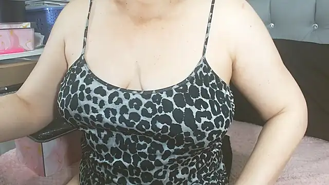 maturepriscila online show from July 2026 01:31:01 PM