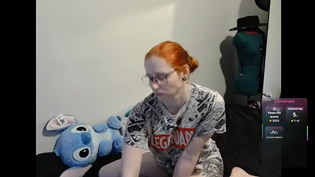 LilyFoxxx online show from April 2026 05:27:01 AM