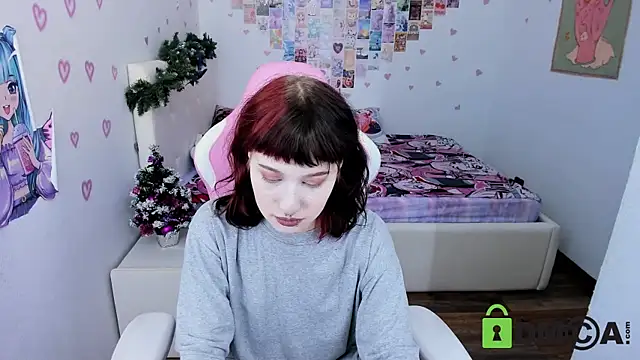 ElizaNik  online show from December 2024 09:43:01 PM