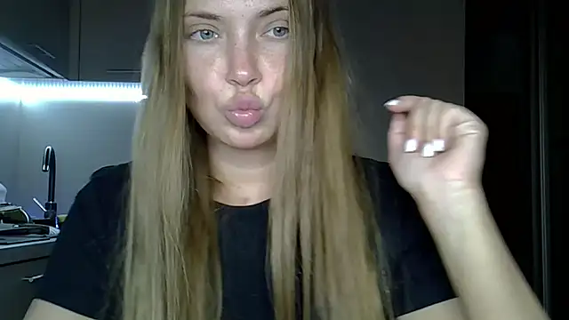 Lucky Anna online show from December 2025 09:43:02 PM