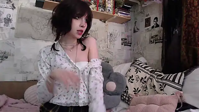 Snapshot of cloudgirrl chatting on April 2026 03:56:01 PM cloudgirrl online show from April 2026 03:56:01 PM