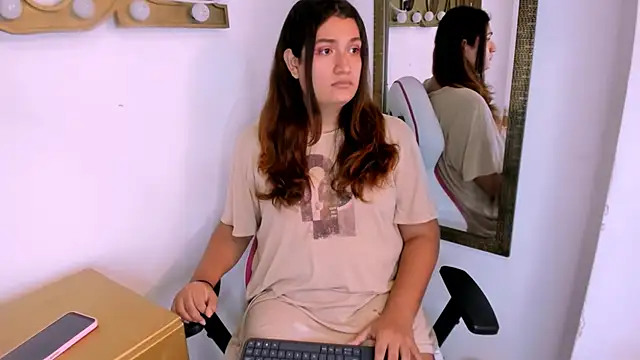 Valery Maravilla  online show from January 2025 08:10:02 PM