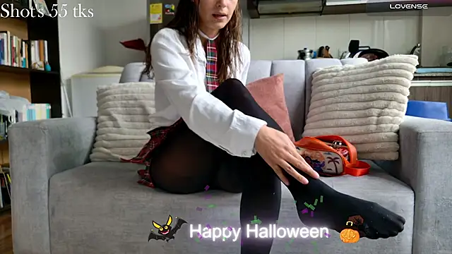 Emmy petit online show from October 2025 02:40:01 PM