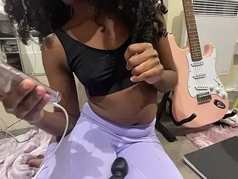 iveedie017 online show from December 2025 01:22:02 AM