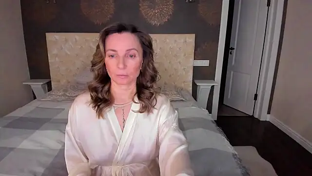 Snapshot of AllisonWilliams chatting on December 2024 04:35:02 PM AllisonWilliams online show from December 2024 04:35:02 PM