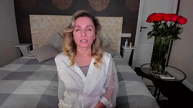 Snapshot of AllisonWilliams chatting on September 2025 05:01:02 PM AllisonWilliams online show from September 2025 05:01:02 PM