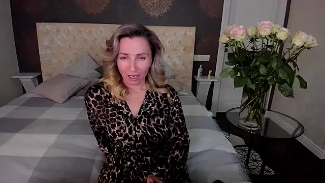 Snapshot of AllisonWilliams chatting on September 2025 05:18:01 PM AllisonWilliams online show from September 2025 05:18:01 PM