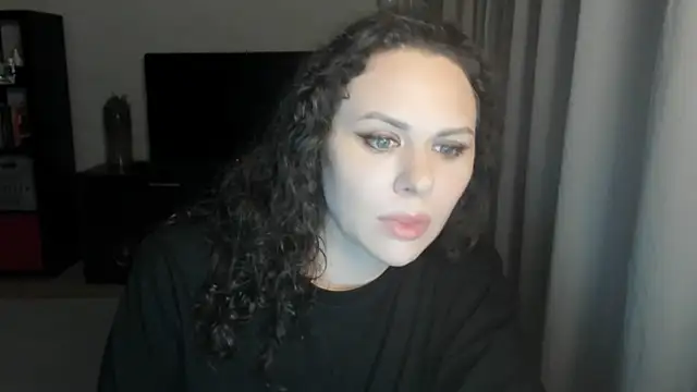 Snapshot of MollyCheiz chatting on June 2026 09:49:02 PM MollyCheiz online show from June 2026 09:49:02 PM