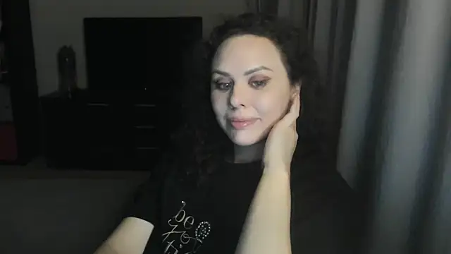 Snapshot of MollyCheiz chatting on June 2026 08:46:01 PM MollyCheiz online show from June 2026 08:46:01 PM