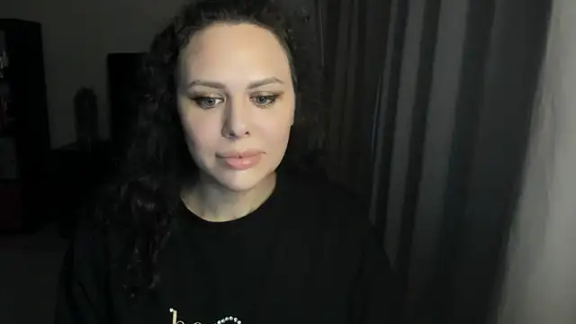 Snapshot of MollyCheiz chatting on June 2026 11:48:01 PM MollyCheiz online show from June 2026 11:48:01 PM