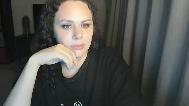 Snapshot of MollyCheiz chatting on June 2026 10:03:01 PM MollyCheiz online show from June 2026 10:03:01 PM