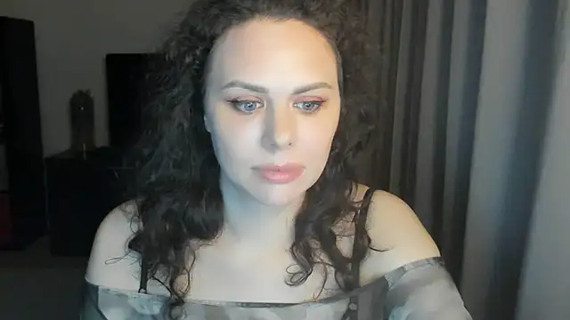 Snapshot of MollyCheiz chatting on June 2026 10:49:02 PM MollyCheiz online show from June 2026 10:49:02 PM