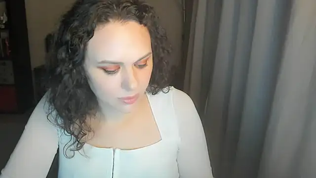 Snapshot of MollyCheiz chatting on July 2026 01:49:01 AM MollyCheiz online show from July 2026 01:49:01 AM