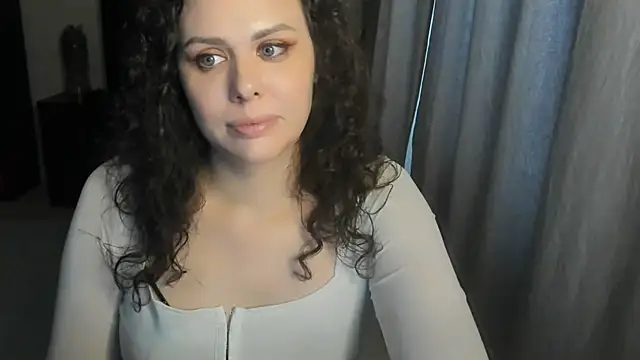 Snapshot of MollyCheiz chatting on July 2026 03:23:01 AM MollyCheiz online show from July 2026 03:23:01 AM