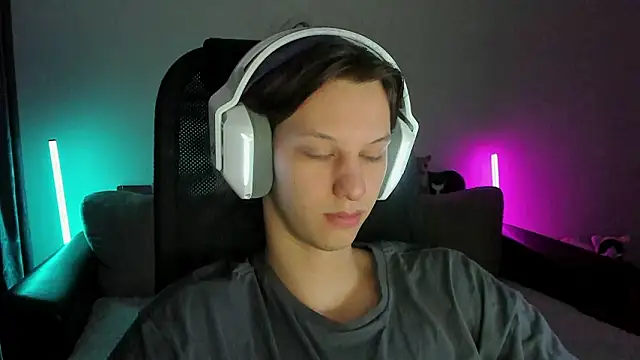 Ostin meow online show from February 2026 01:14:02 PM