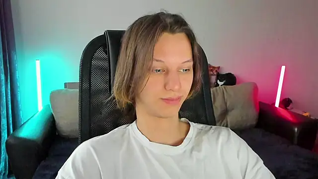 Ostin meow online show from April 2026 12:32:01 PM