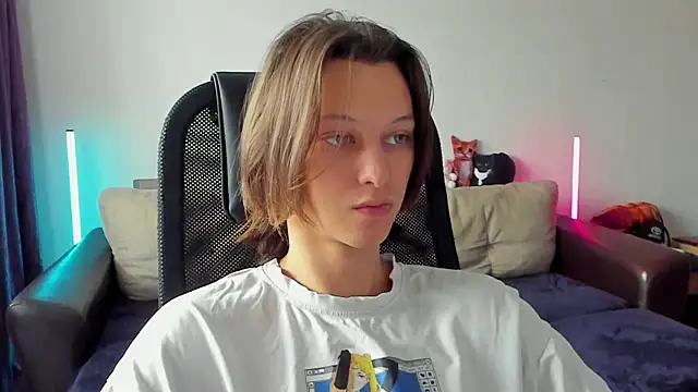 Snapshot of Ostin_meow chatting on May 2026 08:22:01 AM Ostin meow online show from May 2026 08:22:01 AM