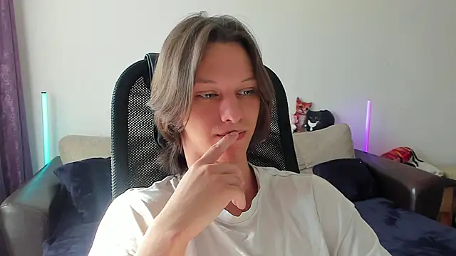 Snapshot of Ostin_meow chatting on June 2026 11:15:01 AM Ostin meow online show from June 2026 11:15:01 AM