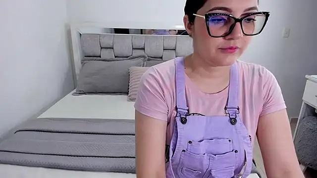 Camilaa bueno online show from July 2026 11:18:02 PM