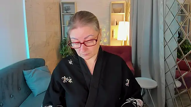 AlexandraKind online show from November 2025 01:43:01 PM