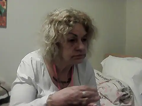 Snapshot of housewife_shantie chatting on March 2026 07:12:02 AM housewife shantie online show from March 2026 07:12:02 AM