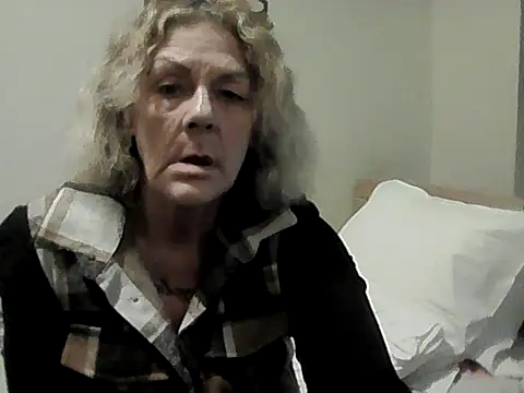 Snapshot of housewife_shantie chatting on March 2026 02:43:01 PM housewife shantie online show from March 2026 02:43:01 PM