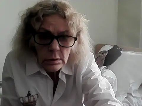 Snapshot of housewife_shantie chatting on March 2026 01:14:02 PM housewife shantie online show from March 2026 01:14:02 PM