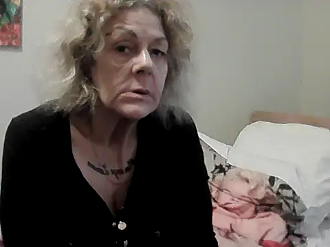 Snapshot of housewife_shantie chatting on April 2026 08:23:02 AM housewife shantie online show from April 2026 08:23:02 AM