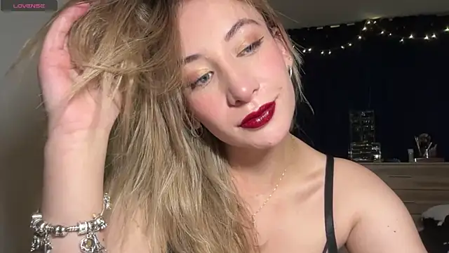 Snapshot of Gabby_cruz_ chatting on January 2025 04:15:01 AM Gabby cruz online show from January 2025 04:15:01 AM