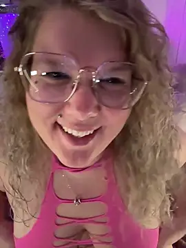 CurvyAnonymousGirl89 online show from February 2026 05:01:01 PM