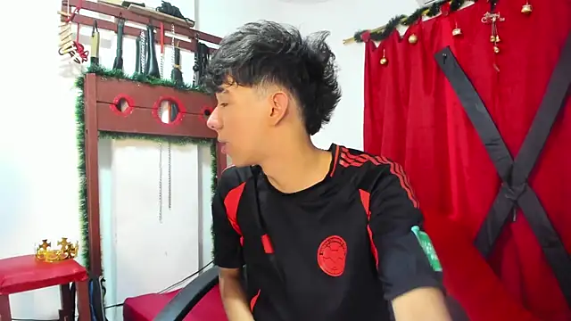 Snapshot of Harry_LatinBoy chatting on December 2024 07:32:02 PM Harry LatinBoy online show from December 2024 07:32:02 PM