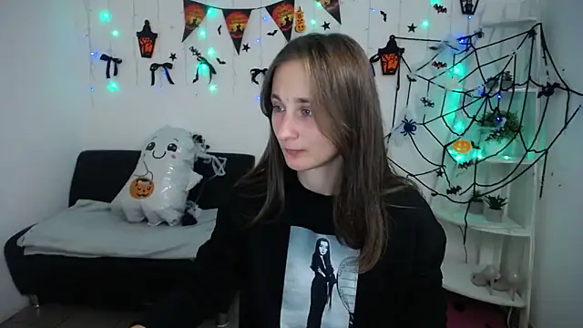 MichelLeee online show from October 2025 12:06:01 PM