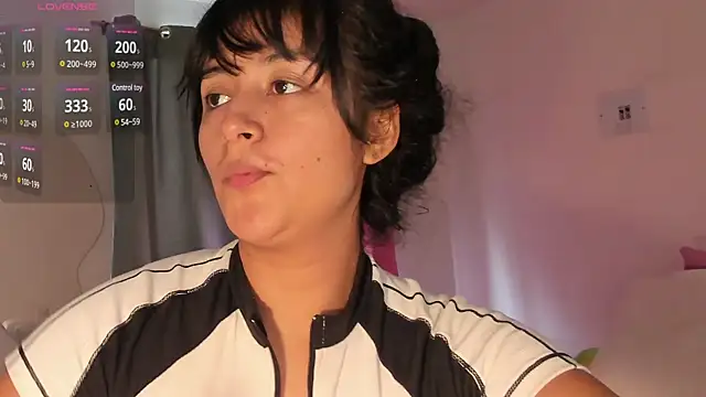 Snapshot of Lady_Rey chatting on February 2025 06:38:01 PM Lady Rey online show from February 2025 06:38:01 PM