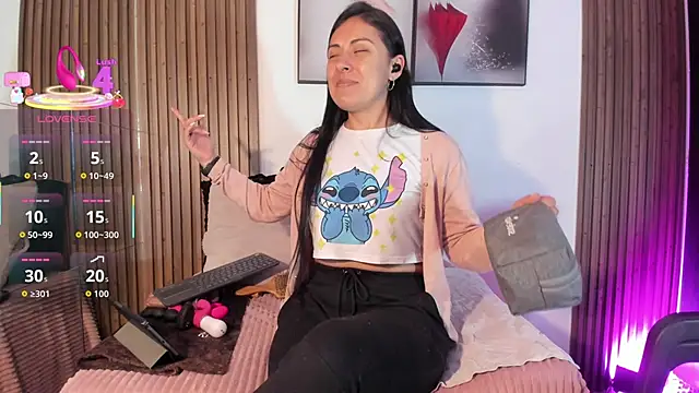 Snapshot of Ella_Rousse chatting on October 2025 12:45:01 PM Ella Rousse online show from October 2025 12:45:01 PM