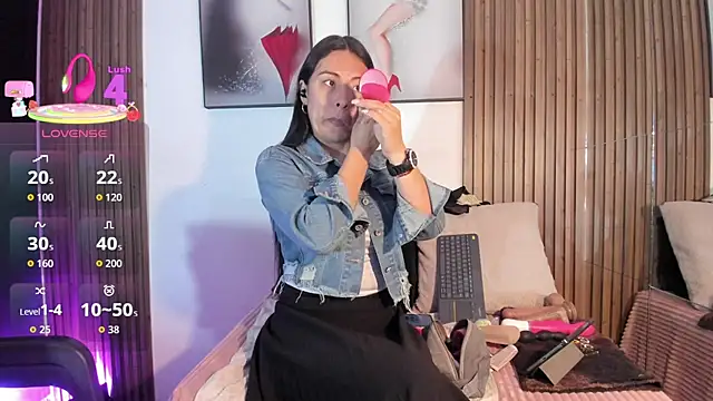 Snapshot of Ella_Rousse chatting on December 2025 01:50:02 PM Ella Rousse online show from December 2025 01:50:02 PM