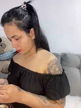 Snapshot of Leyna_Kenet chatting on December 2024 01:26:01 AM Leyna Kenet online show from December 2024 01:26:01 AM