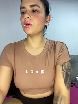 Snapshot of Leyna_Kenet chatting on February 2025 10:28:01 PM Leyna Kenet online show from February 2025 10:28:01 PM