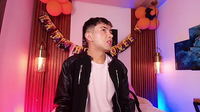 Noah Xitruxx online show from October 2025 02:39:02 AM