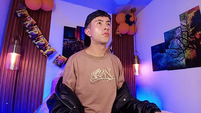 Noah Xitruxx online show from October 2025 02:48:01 AM