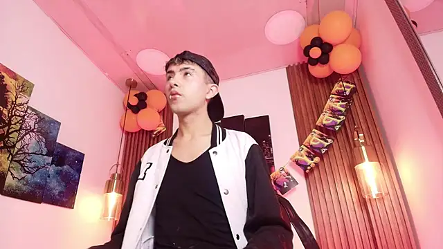 Noah Xitruxx online show from October 2025 02:45:02 AM