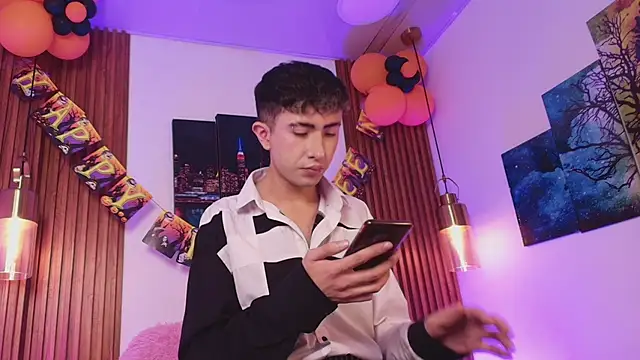 Noah Xitruxx online show from November 2025 02:57:01 AM