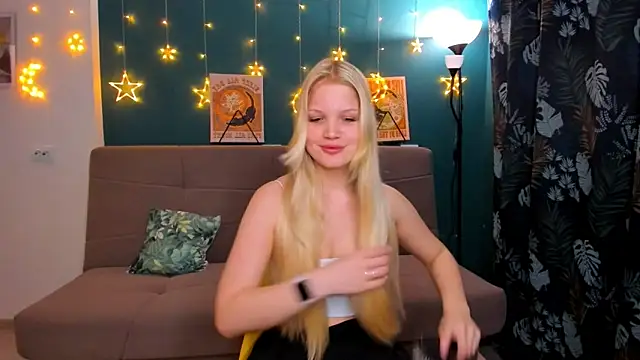 Snapshot of Xloe_Queen chatting on January 2025 02:10:01 PM Xloe Queen online show from January 2025 02:10:01 PM