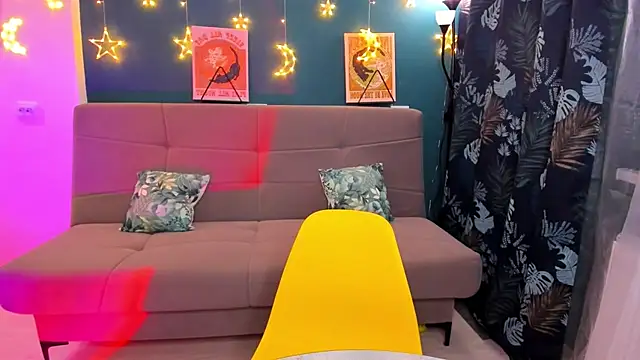 Snapshot of Xloe_Queen chatting on February 2025 02:15:02 PM Xloe Queen online show from February 2025 02:15:02 PM