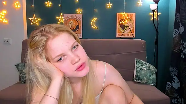 Snapshot of Xloe_Queen chatting on March 2025 04:13:01 PM Xloe Queen online show from March 2025 04:13:01 PM