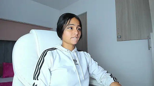 Giselle Roldan online show from September 2025 04:01:02 AM