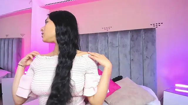 Giselle Roldan online show from December 2025 04:21:01 AM