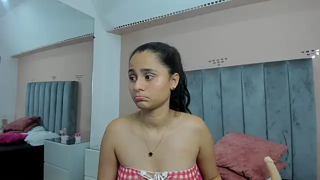 Giselle Roldan online show from March 2026 04:00:01 PM