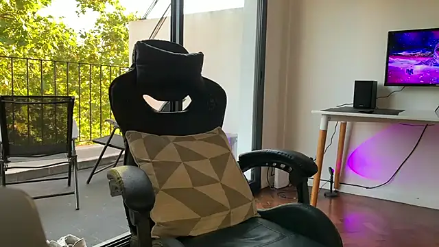 Den BlueXx online show from February 2025 10:04:02 PM