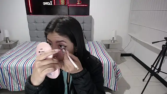 Angela Diaz  online show from December 2024 11:30:01 AM